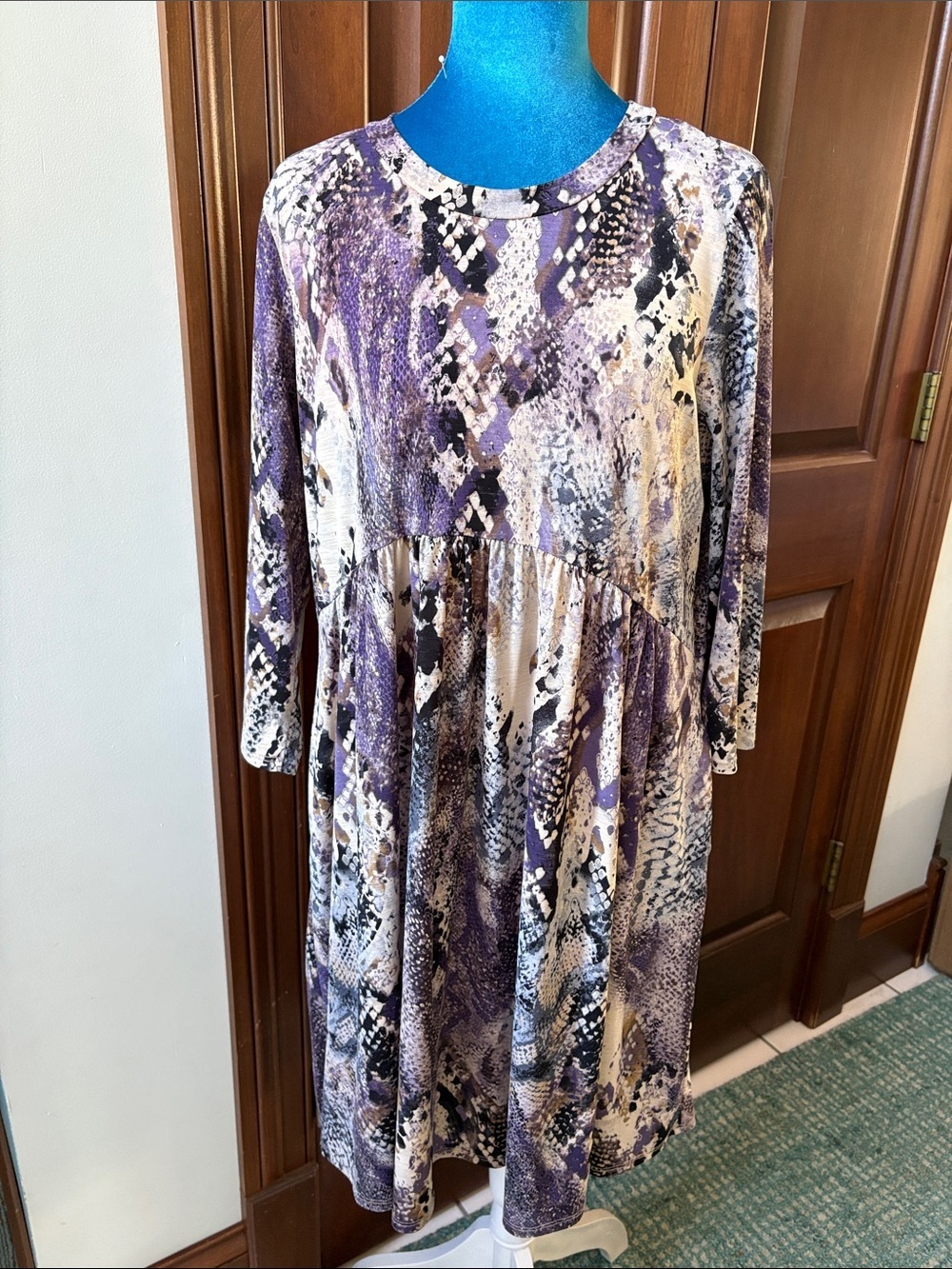 Loose in mid section Dress Purple Snake-Print  3/4 sleeve 2nd Trimester  Size M